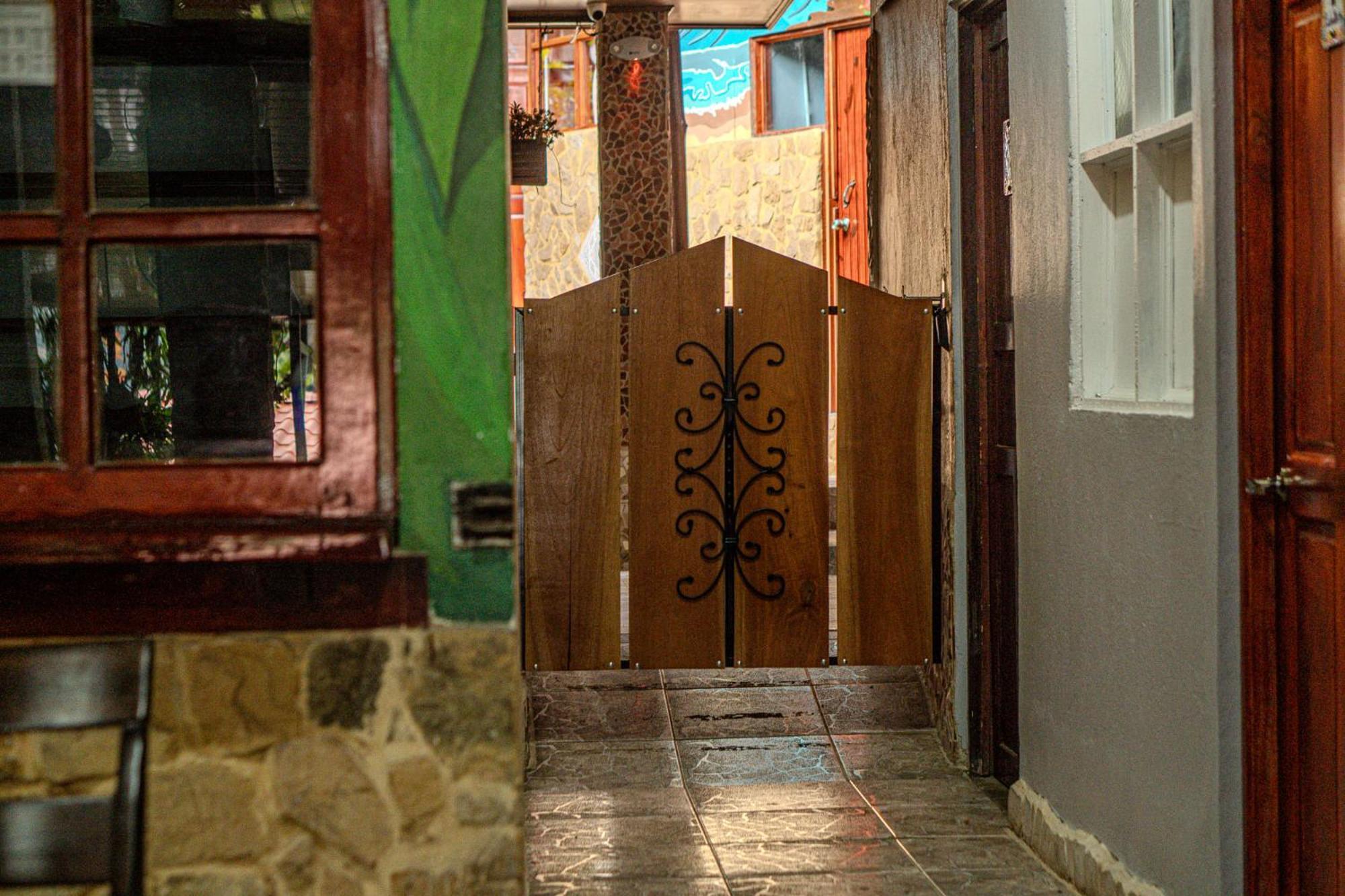 Costa Linda Art Hostel Manuel Antonio Eksteriør bilde