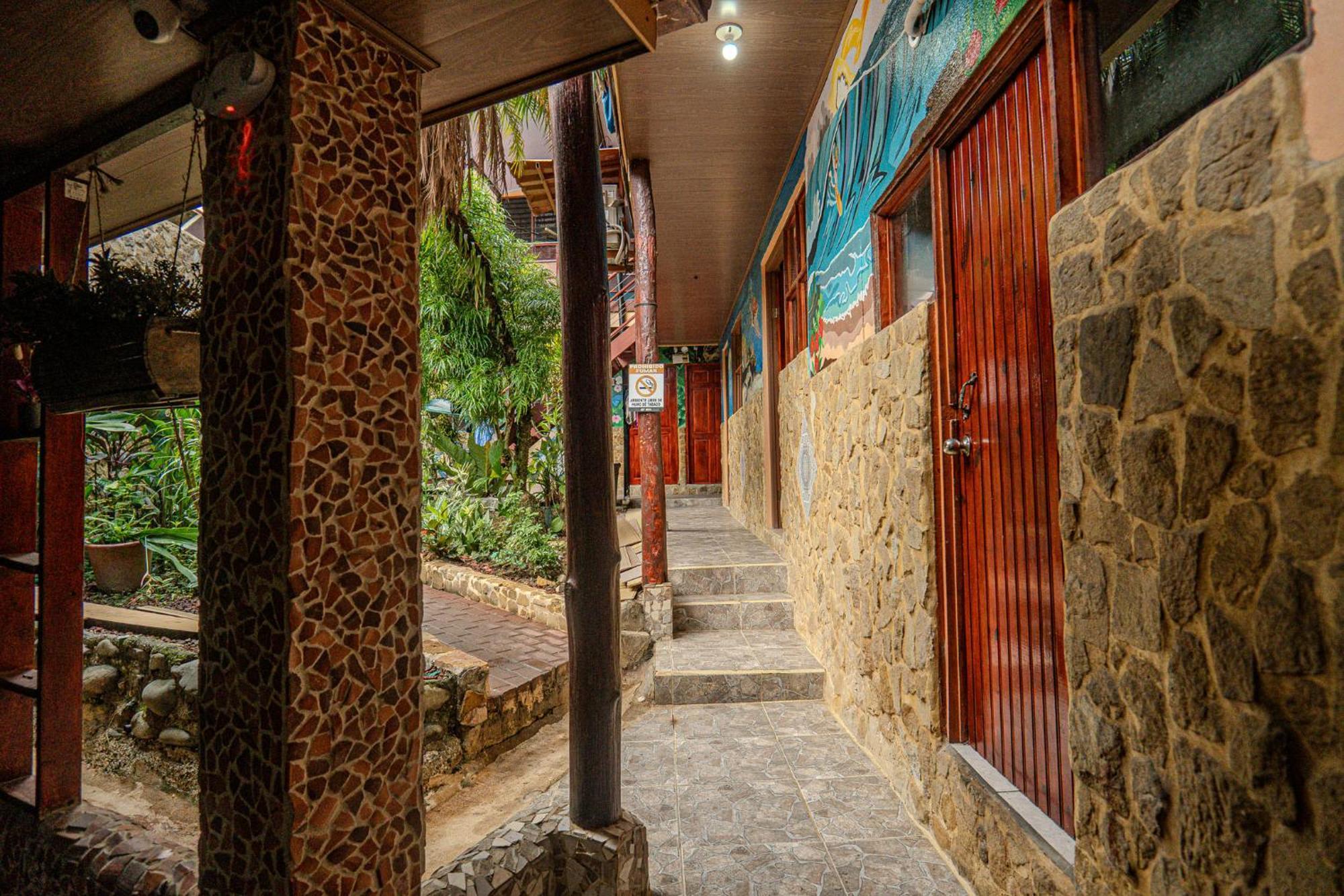 Costa Linda Art Hostel Manuel Antonio Eksteriør bilde