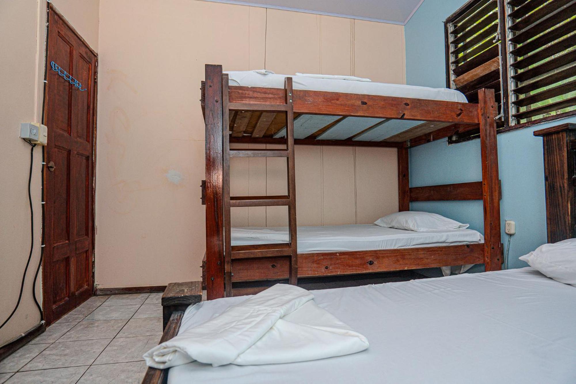 Costa Linda Art Hostel Manuel Antonio Eksteriør bilde