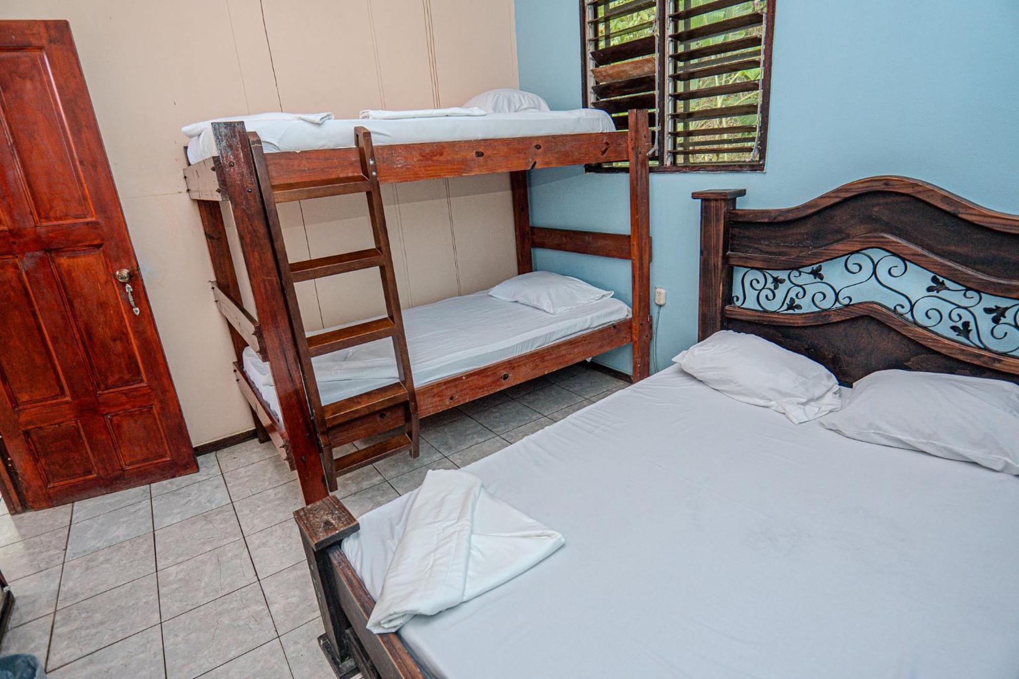 Costa Linda Art Hostel Manuel Antonio Eksteriør bilde